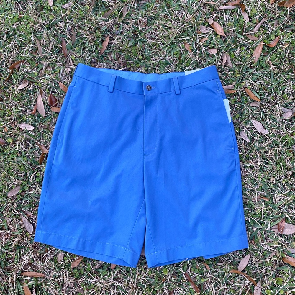 NWT Clark Advantage Chino® Shorts—32W—chambray blue